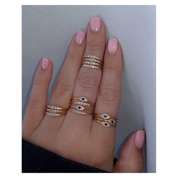 Thru Thick and Thin Band 18k Gold Luxe minimalist - Picture 3 of 4